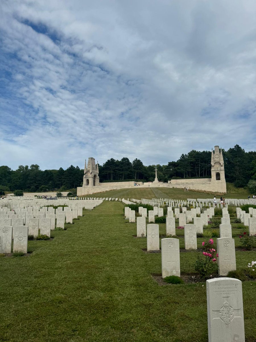 FrenchTGS's tweet photo. Cimetière militaire de la première guerre mondiale d'Étampes  #lestweforget #CotedOpale2024 https://t.co/LUM6m9qo0O