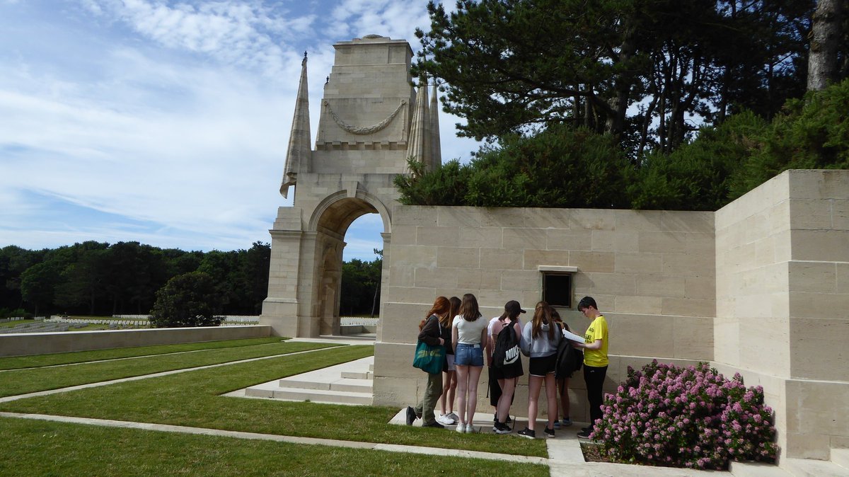 FrenchTGS's tweet photo. Cimetière militaire de la première guerre mondiale d'Étampes  #lestweforget #CotedOpale2024 https://t.co/LUM6m9qo0O