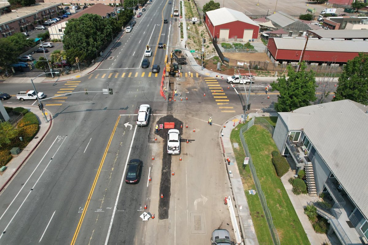 Purified water pipeline installation is progressing in #Lakeside. This has resulted in reduced travel lanes along Mapleview Street. Traffic control at the intersection of Mapleview and Ashwood Streets is expected through the end of the week.