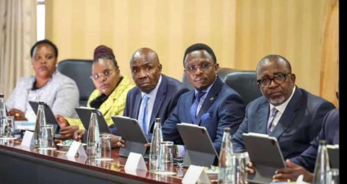 Dennis Okeyo (@dennisokeyo) on Twitter photo The peeeople Maaaay. Optional. Anguka Nayo !! one Legge! The peeeople Maaaay. Optional. Anguka Nayo !! one Legge!
