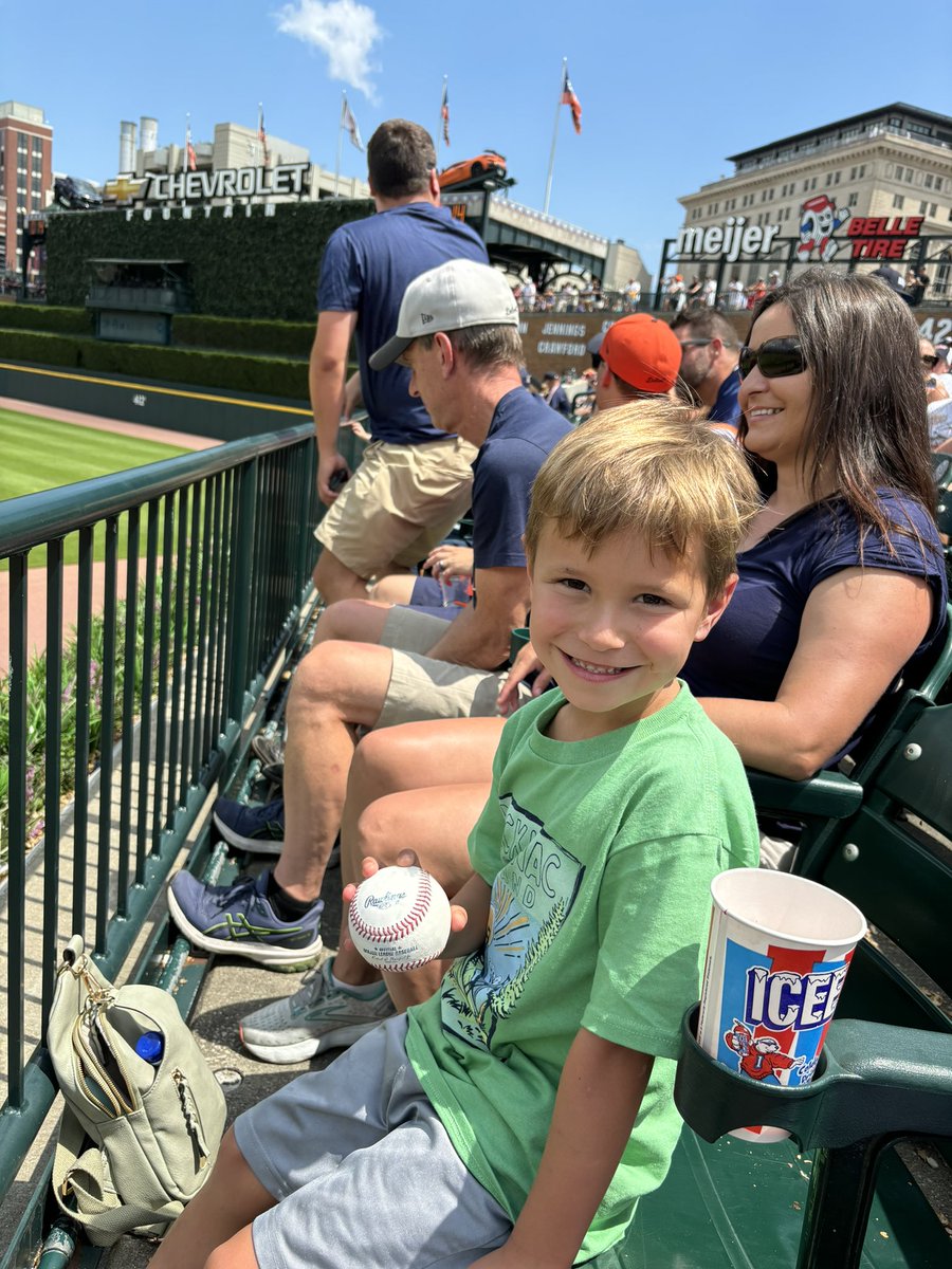 Guess who just got a ball from Wenceel Perez…. Elan White is now a Tiger for life! Thank you <a href="/tigers/">Detroit Tigers</a>
