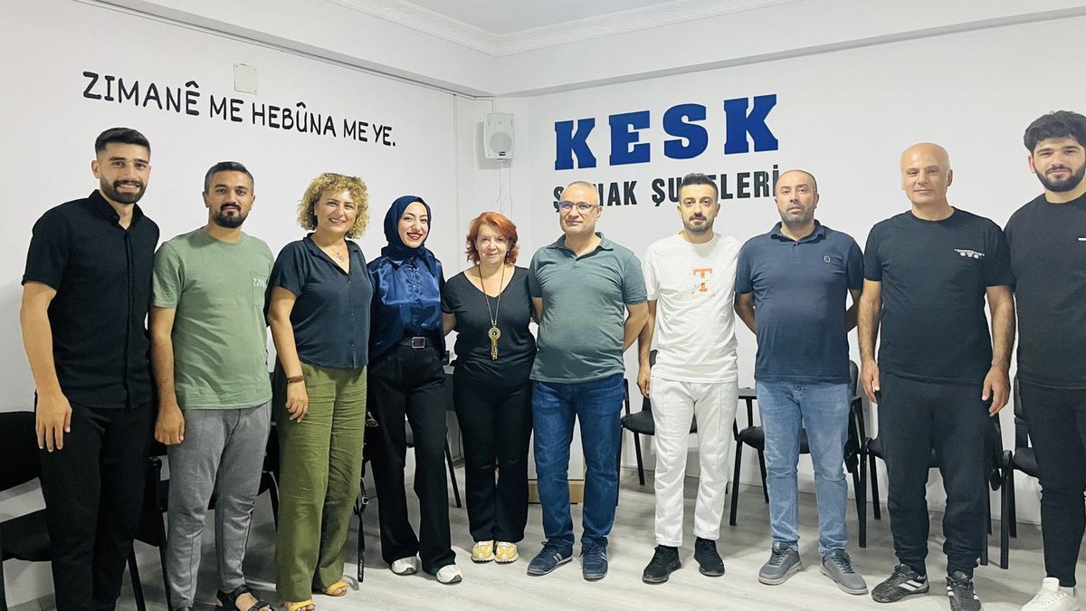 KESK1995's tweet photo. Eş Genel Başkanımız Ayfer Koçak ve Basın,Yayın-Örgütlenme Sekreterimiz Sema Pınar, Şırnak'ta iş kollarımızın şube yürütmeleriyle bir araya gelerek bilgilendirme ve  önümüzdeki dönem yapılacaklar üzerine değerlendirmelerde bulundular. @KESK_73 https://t.co/r6l9SYQws5