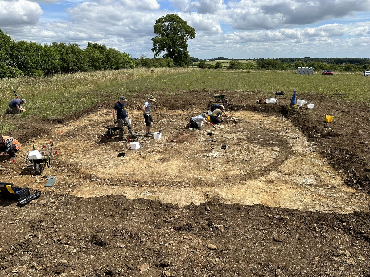 richardhosgood's tweet photo. Day 4: We now think the circular feature is a Roman building with a hearth! Lots of pottery &amp; coins with Saxon burials &amp; a splendid knife too. Huge thanks to @WEOROD for their help. Now to discover the purpose of THAT building! @thetimeteam @CotswoldArch #archaeology #wellbeing https://t.co/IjaTLwLPsK