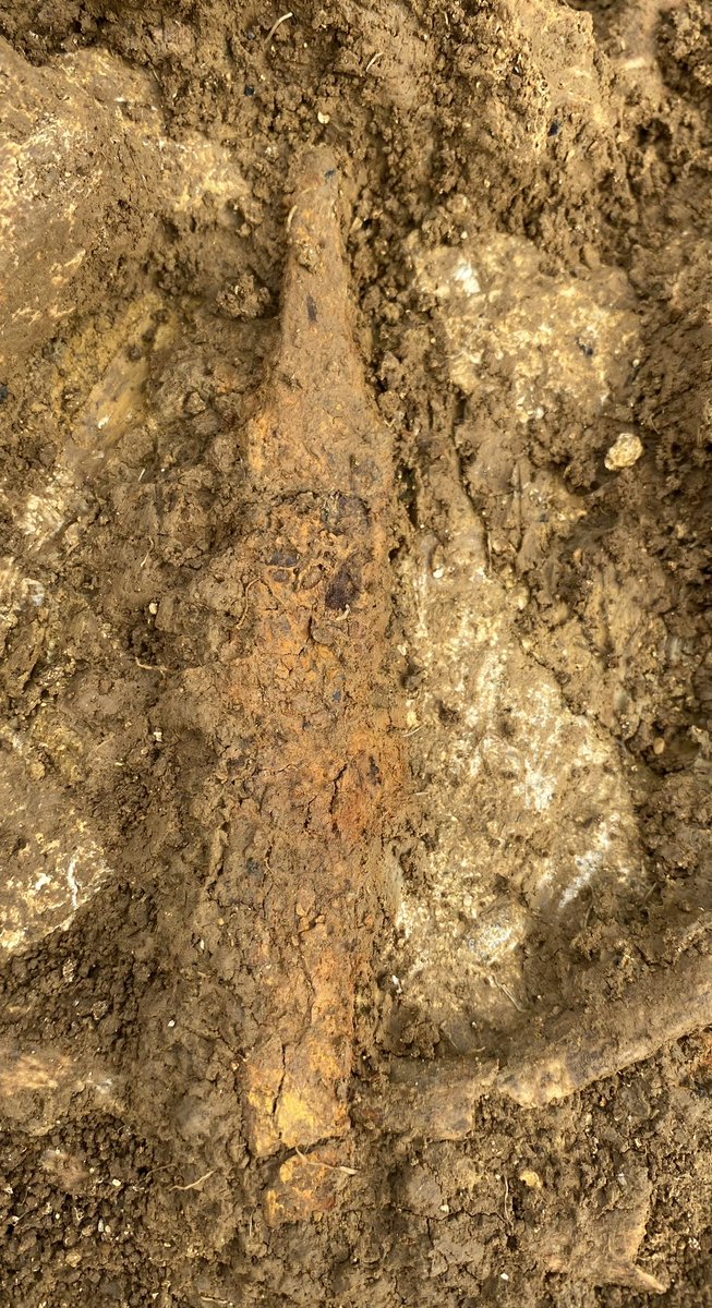 richardhosgood's tweet photo. Day 4: We now think the circular feature is a Roman building with a hearth! Lots of pottery &amp; coins with Saxon burials &amp; a splendid knife too. Huge thanks to @WEOROD for their help. Now to discover the purpose of THAT building! @thetimeteam @CotswoldArch #archaeology #wellbeing https://t.co/IjaTLwLPsK