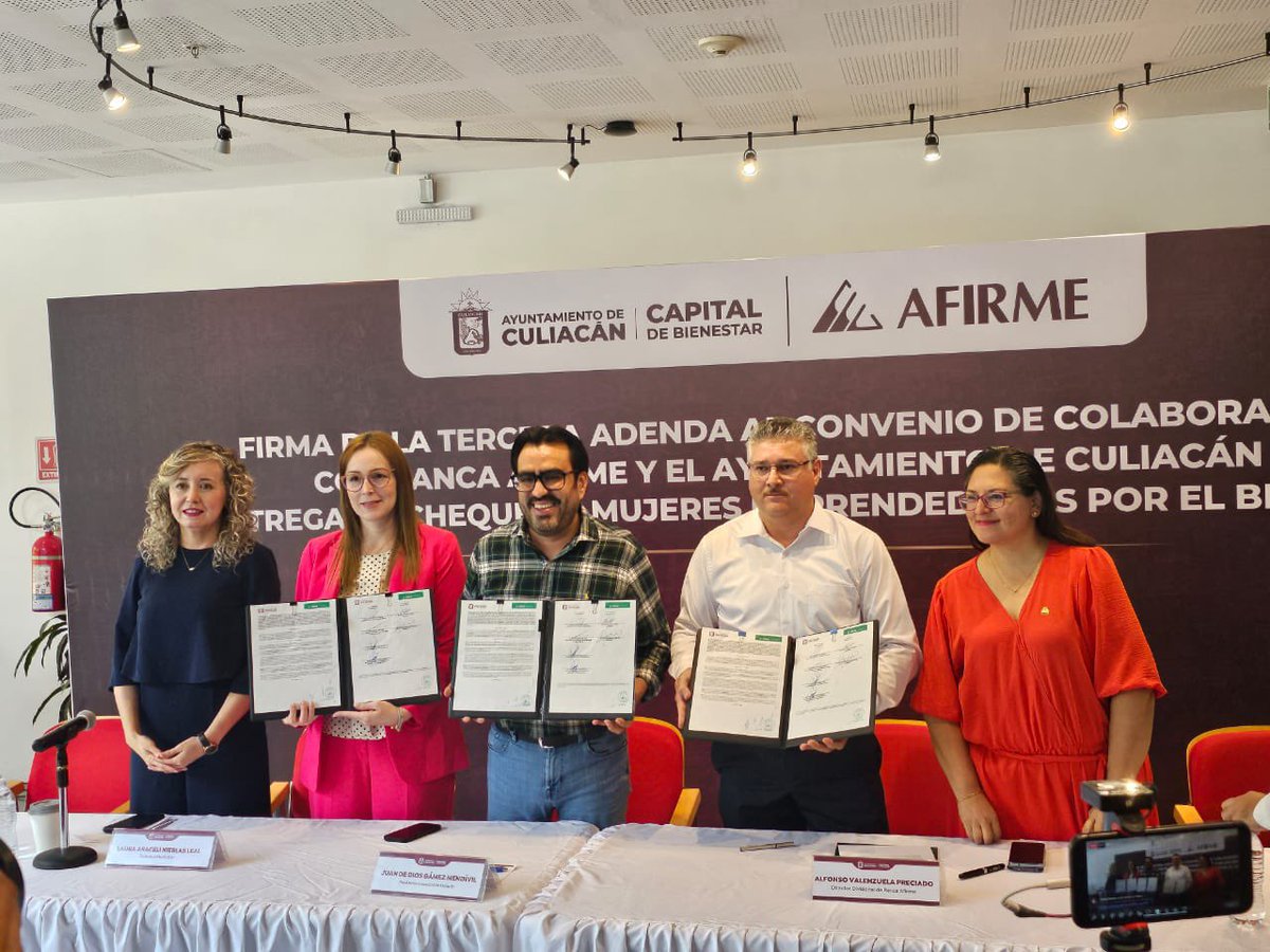 FlorHdezCln's tweet photo. Se entregó créditos a Mujeres Emprendedoras por el Bienestar gracias al convenio de Ayuntamiento de Culiacán y Banca Firme, para impulsar la economía de las Culiacanenses. 💰
#FlorHernández #RegidoraPRI🇲🇽 #AyuntamientodeCuliacán ✅🙋🏼♀️ https://t.co/JeVEUVl0P9