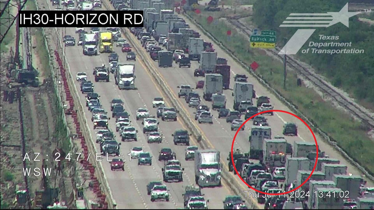 Code3TIMS's tweet image. Disable Motorist | WB I-30/E of Dalrock Rd | Middle Lane | NTX Wrecker On Scene w/ @Rowlett_PD En Route | Tractor-Trailer | Use Caution in the Area.