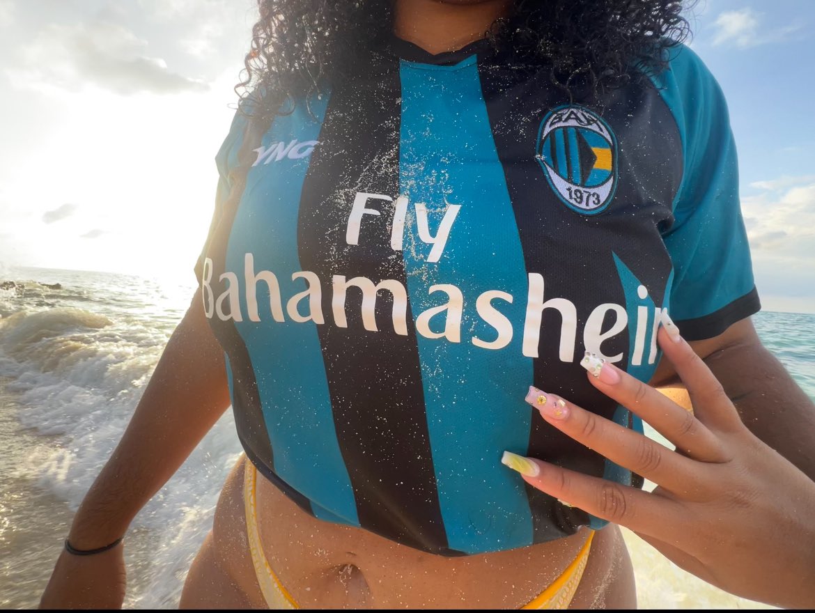 _Melooo's tweet image. 2 4 2 🇧🇸✨ #bahamasindependence