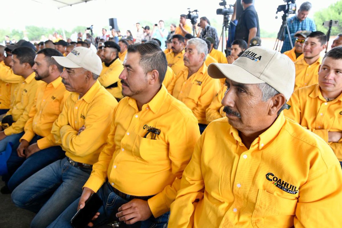 El Secretario <a href="/oscarpime/">Oscar Pimentel González</a> asistió, con la representación del Gobernador <a href="/manolojim/">Manolo Jiménez Salinas</a>, al evento de reconocimiento a brigadistas forestales, al celebrarse el Día Nacional de las y los Combatientes de Incendios Forestales. #CoahuilaPaDelante #APasosDeGigante