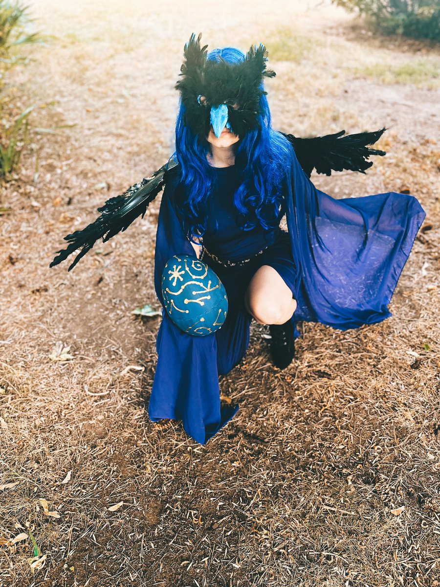 giraffanat's tweet photo. One of the most pivotal parts of the Bloomburrow story is when Mabel returns the egg to Maha.

With absolutely stunning art, Dawn’s Truce captures this moment. And I wanted to capture this moment in cosplay. 💙

Thank you to Wizards for the #FreePreview

#MTGBloomburrow #MTGBLB https://t.co/AqIF7SFhAu