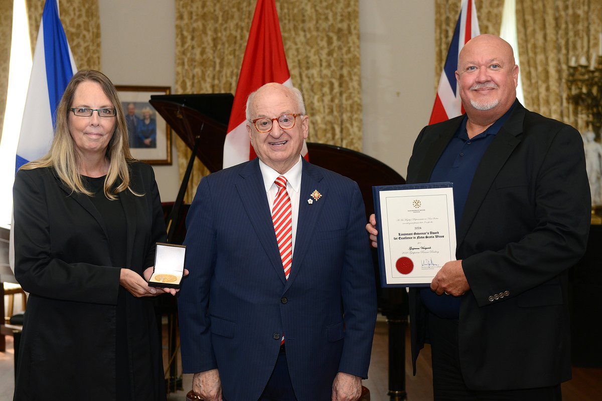 LtGovNS's tweet photo. 2/2 The 2024 award recipients are:
- Brut Réserve, @BlomidonEstate 
- 2020 Gaspereau Reserve Riesling, @gaspereauwine 
- 2018 Brut, @lwwines 
- 2021 Brut Rosé, @lwwines
- 2022 Chardonnay, @PlantersRidge 
***
Photos: https://t.co/r3W6vdzLFm
@TasteofNS @winegrowersns #NovaScotia https://t.co/RGlLHSXtqN