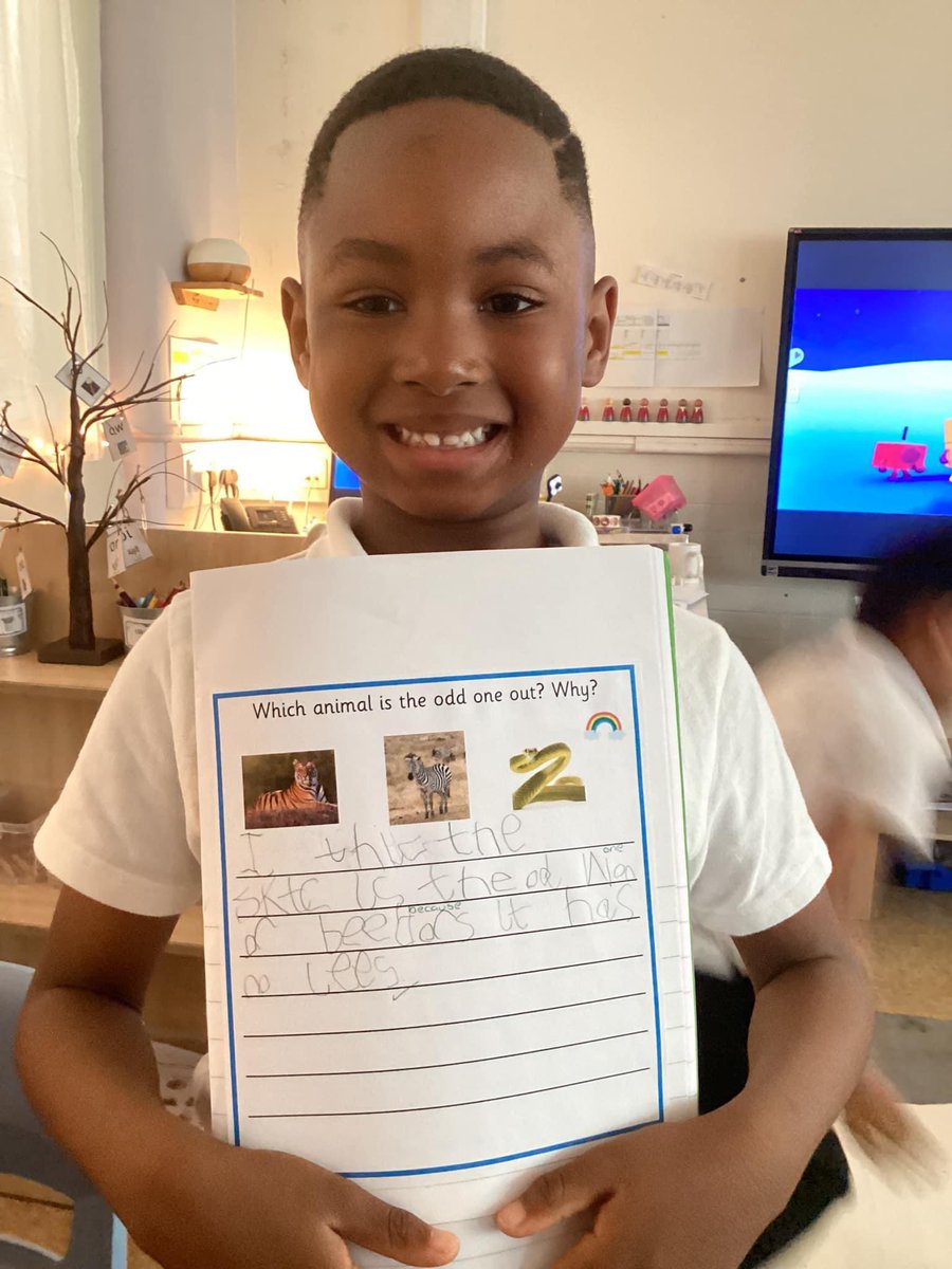 AyresomePrimary's tweet image. Wonderful writing today in 1LF. Which animal do you think is the odd one out? #Explorify @AdAstraTrust