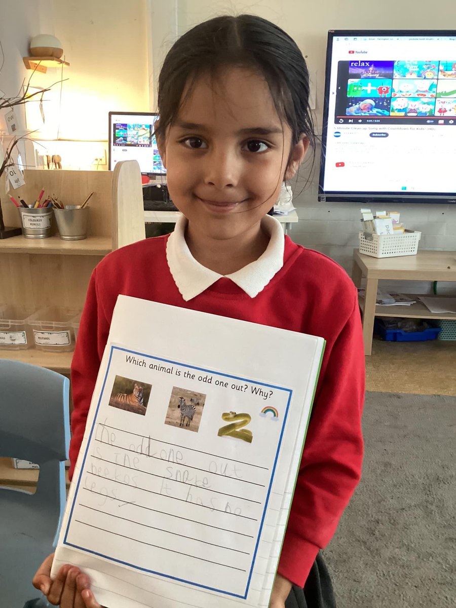 AyresomePrimary's tweet image. Wonderful writing today in 1LF. Which animal do you think is the odd one out? #Explorify @AdAstraTrust