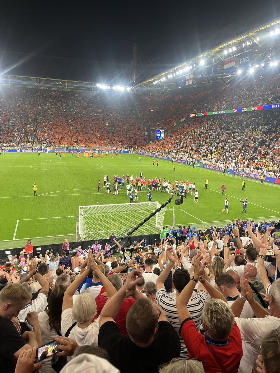 tank_26's tweet photo. Some night that in Dortmund 🏴󠁧󠁢󠁥󠁮󠁧󠁿
#dududuolliewatkins https://t.co/jZH3G7xEgB