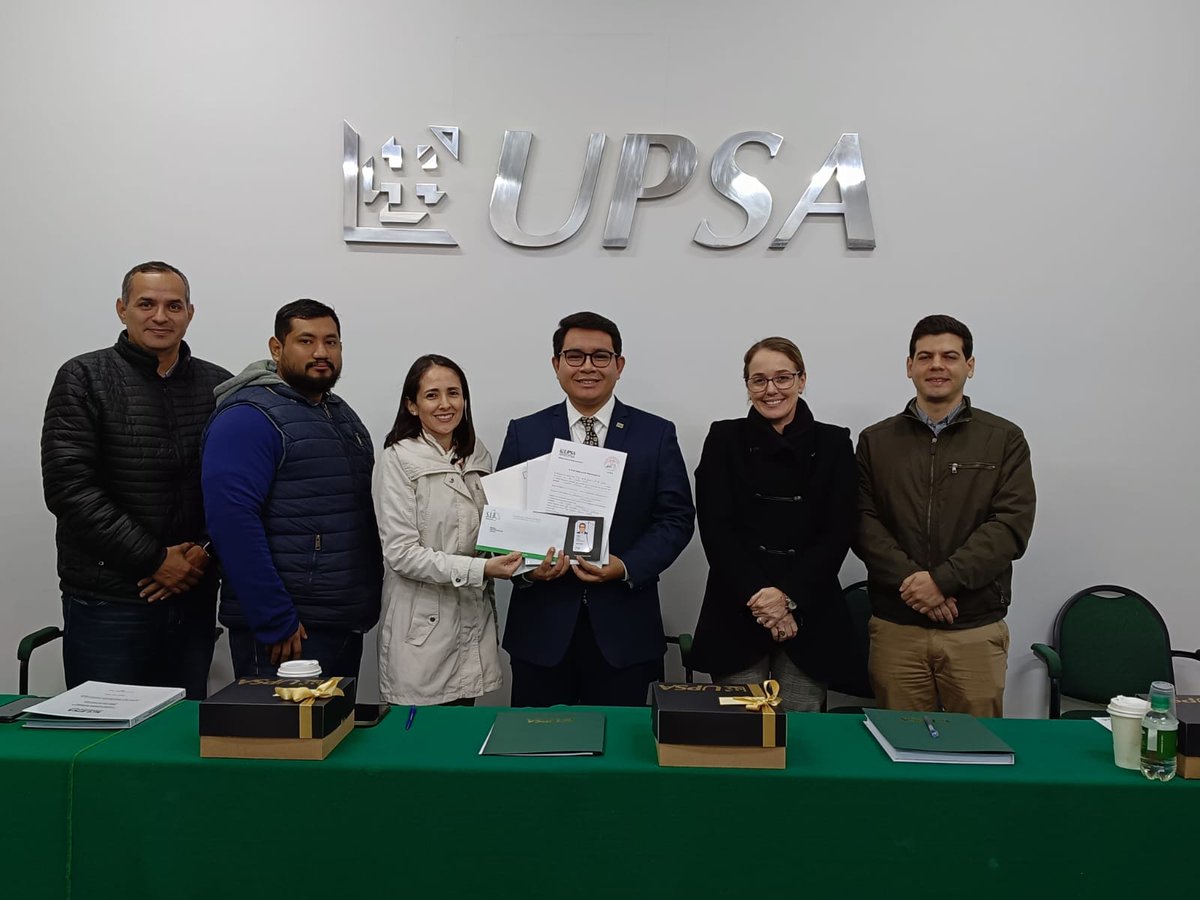 BarberyMontalvo's tweet photo. Tuve el Honor de ser designado por la Sociedad de Ingenieros de Bolivia, como Tribunal Externo Graduación por Excelencia con el trabajo titulado "Planificación Financiera para la Empresa Plaza Kids" del estudiante Nicolás López Sirvas.

Los sueños no se cumplen, se trabajan !!! https://t.co/Ii6odLe0VV