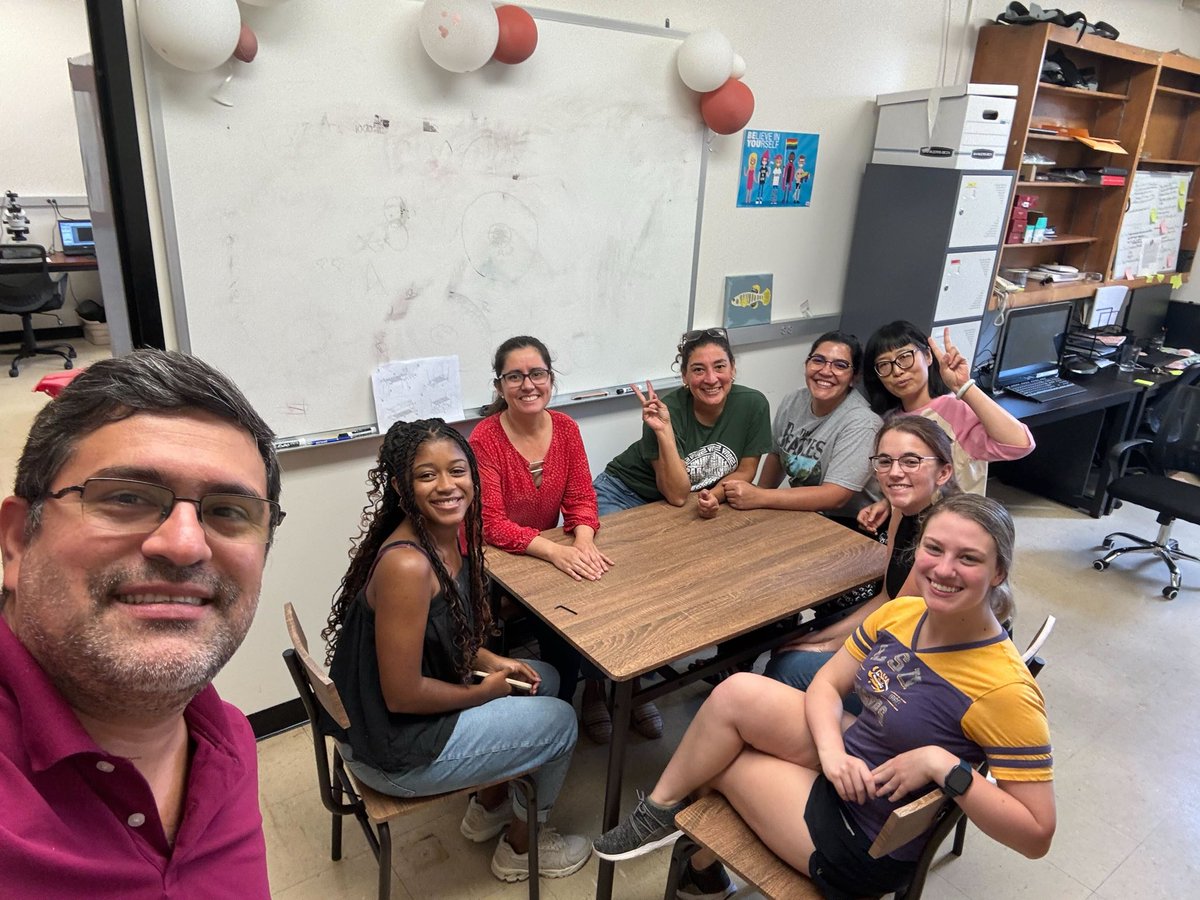 ecoevogirl's tweet photo. My last day in the Schneider Lab! 😫 I am so grateful for you all and I had a great time and learned so so much! 🐟

No goodbyes only “see you later”  🫶🏽 https://t.co/oQ88LNNZd4