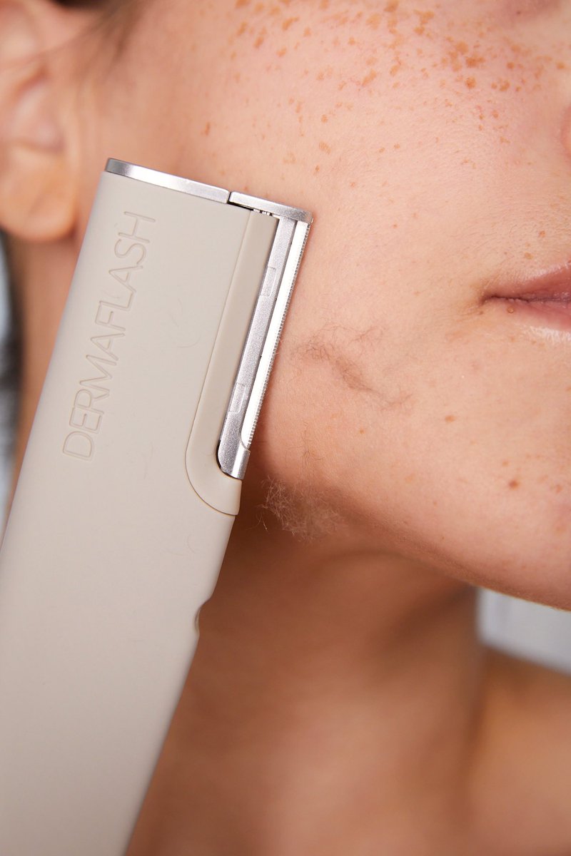 Summer Skin Savior ☀️ Heat, Sweat &amp; Peach Fuzz don’t mix! 😝 

Flash your fuzz in under 10 mins &amp; be on your way to your hottest summer yet! 
dermaflash.com