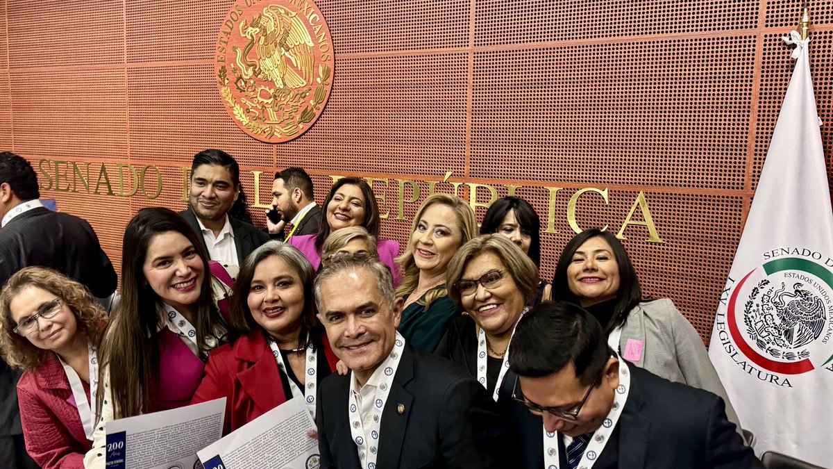 💫 👥    #Momentos
#oportunidades
#coincidir

En el marco de la celebración del #DíaDeLaAbogadaYDelAbogado #DíaDeLaAbogacía agradezco 🙏🏼 poder compartir con profesionales que admiro y quiero 

🟢 #SiempreATERM
🟢 #OrgulloATERM
🟢 #SomosATERM