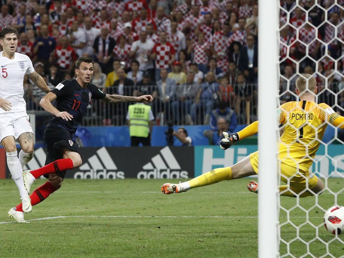 ⭐️🇭🇷SIX years ago today…
 
Mario Mandžukić’s extra time heroics led Croatia to a 2-1 victory over England in the 2018 World Cup semifinals…

The 109th minute goal booked the Vatreni their first trip to a World Cup Final⚽️