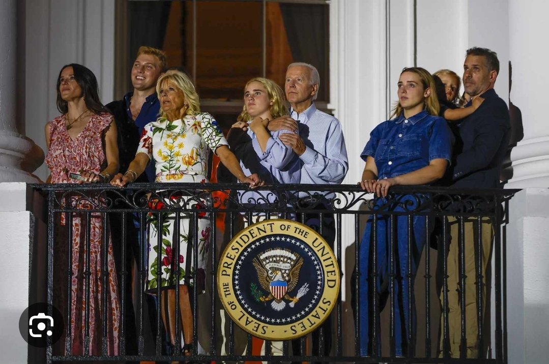 Ms_Betty_Bop's tweet photo. #DementiaJoe doesn't need step aside & let #Kamala run for prez, he needs STEP DOWN NOW & give her reigns!
I know...worse than #Biden, but on verge of WWIII & have brain dead prez!
#Jill & #Hunter's only worried abt padding fam fortune b4 kicked outta #WH.
#JoeHasToGo
#Trump https://t.co/gMLEhNOQqN