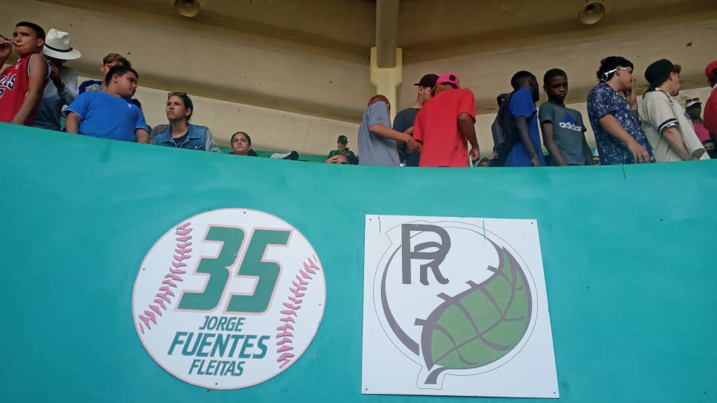 ⚾‼️Nuevamente lleno el 🏟️ Capitán San Luis. Pinar del Río gana 4️⃣❌0️⃣ a Industriales cuando se juega la cuarta entrada‼️
📸 Jaliosky Ajete
