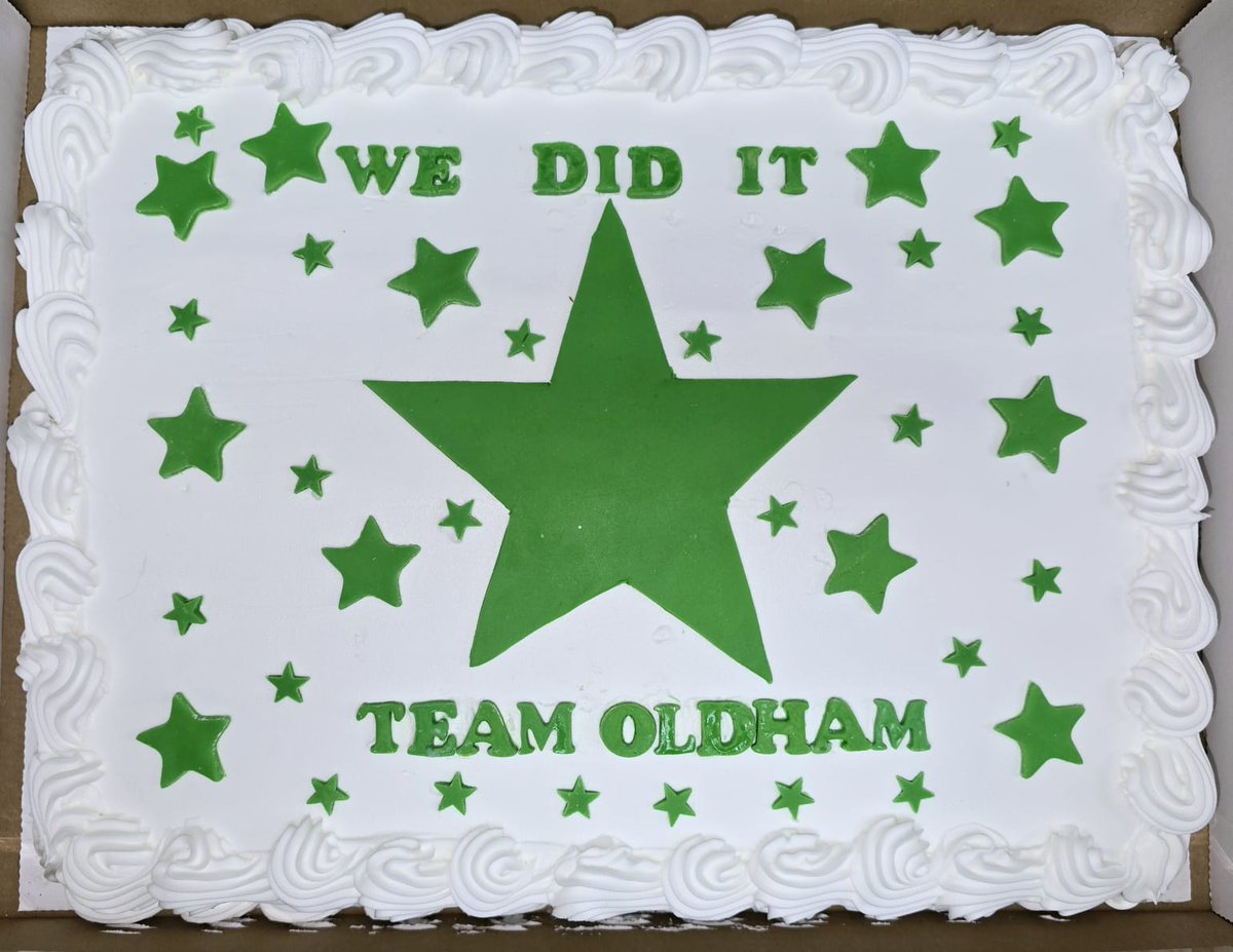 r_lees's tweet photo. Thank you to @MeganLinton75  and @Sammitchel for providing the cake for our TAAS celebrations in theatre today! https://t.co/kiQd93VQL2