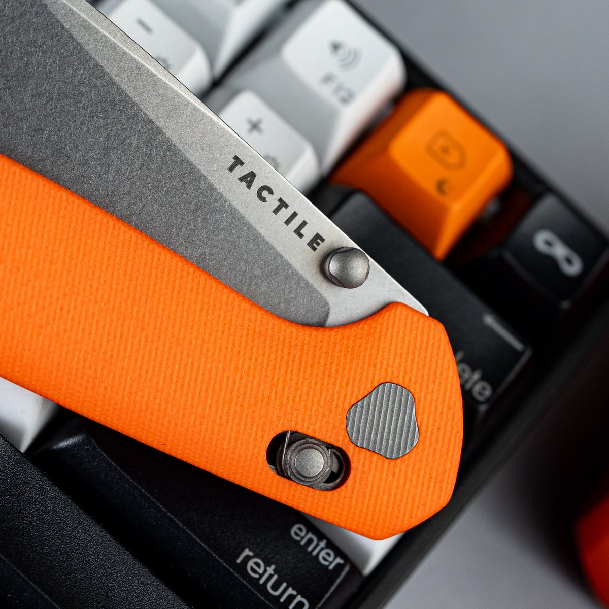 TactileKnifeCo's tweet photo. Doesn't get more bold than Orange G-10.
New to our line of G-10 Mavericks and live on the website. Go grab one for yourself. https://t.co/siQdTgDsob