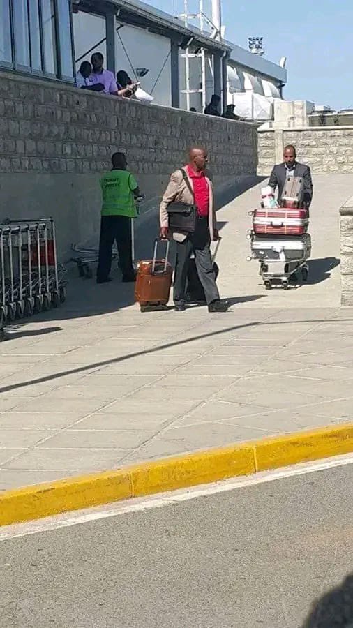 Ezekiel Machogu Spotted at JKIA. Wondering where his driver and body guard have disappeared to. 

He is not believing!
He is not believing!

#RutoMustGo 
#DrainTheSwamp 
#OccupyUSEmbassyKE