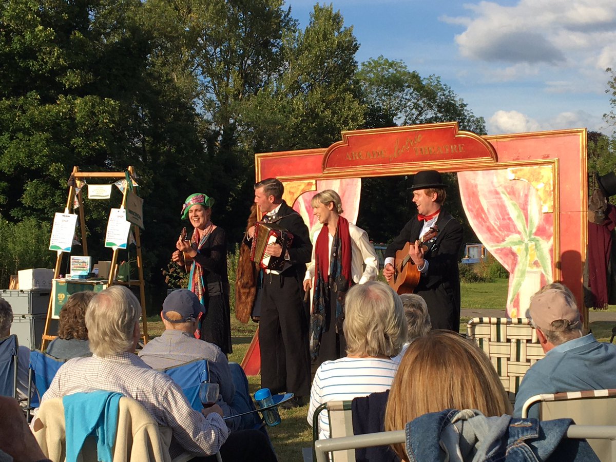 sjalexander9's tweet photo. The riverside at Hurley is a beautiful location to learn about Jennie Lee from @mikrontheatre. They travelled here aboard Tyseley. Check out their tour dates for a fun evening. https://t.co/CMcN25Zi7C