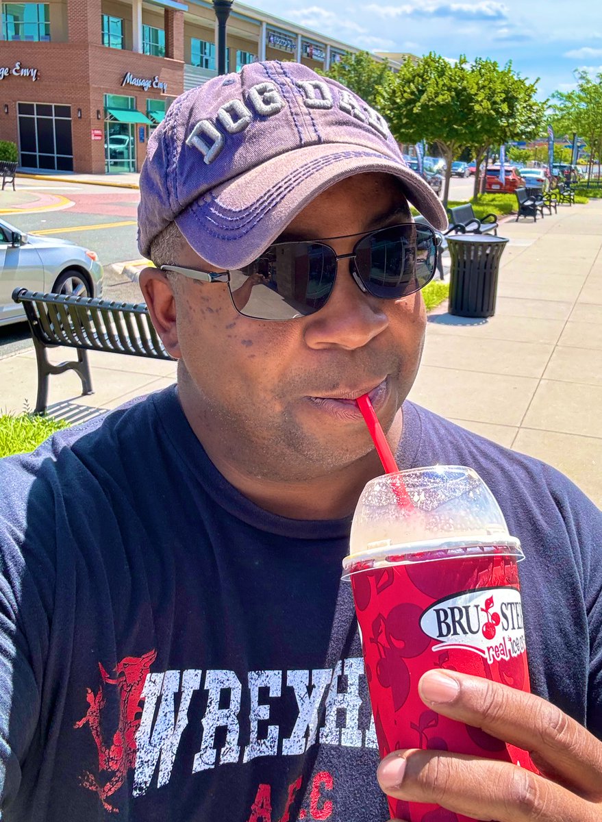 Darker_Hue's tweet photo. Being an adult means taking off randomly during the day to reward yourself with a milkshake for adulting all week! #Brusters https://t.co/KuRx7h0UcT