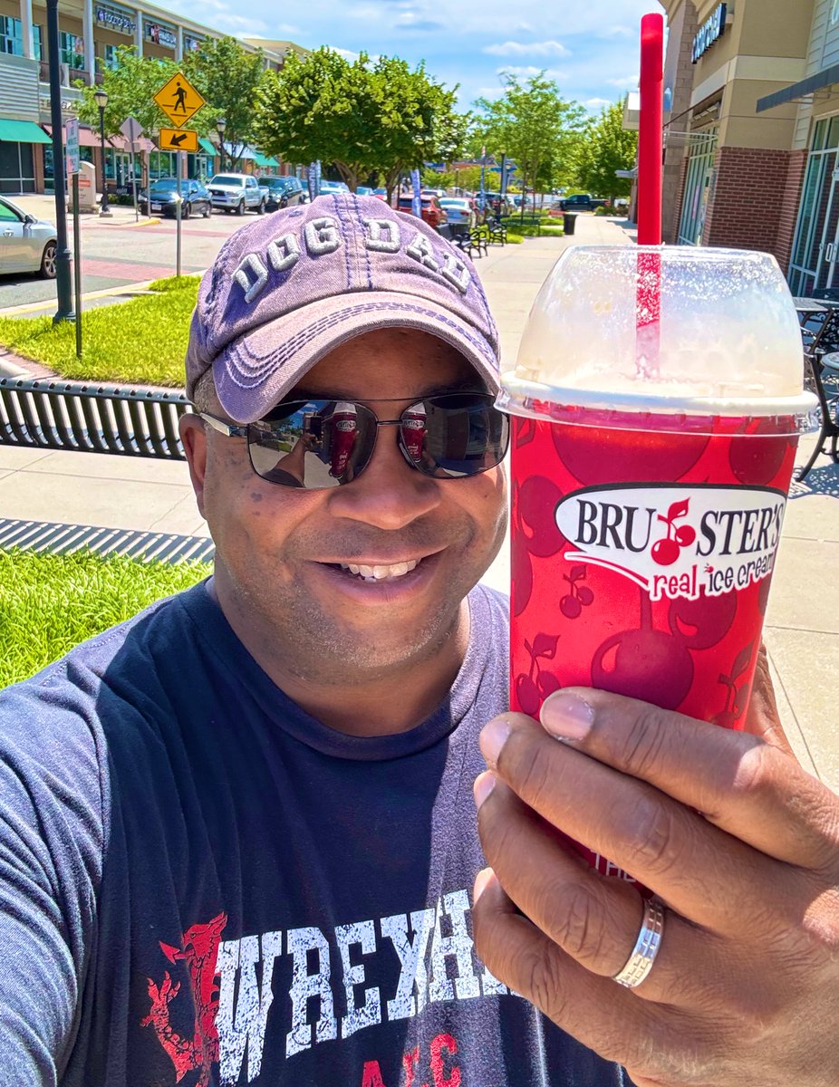 Darker_Hue's tweet photo. Being an adult means taking off randomly during the day to reward yourself with a milkshake for adulting all week! #Brusters https://t.co/KuRx7h0UcT