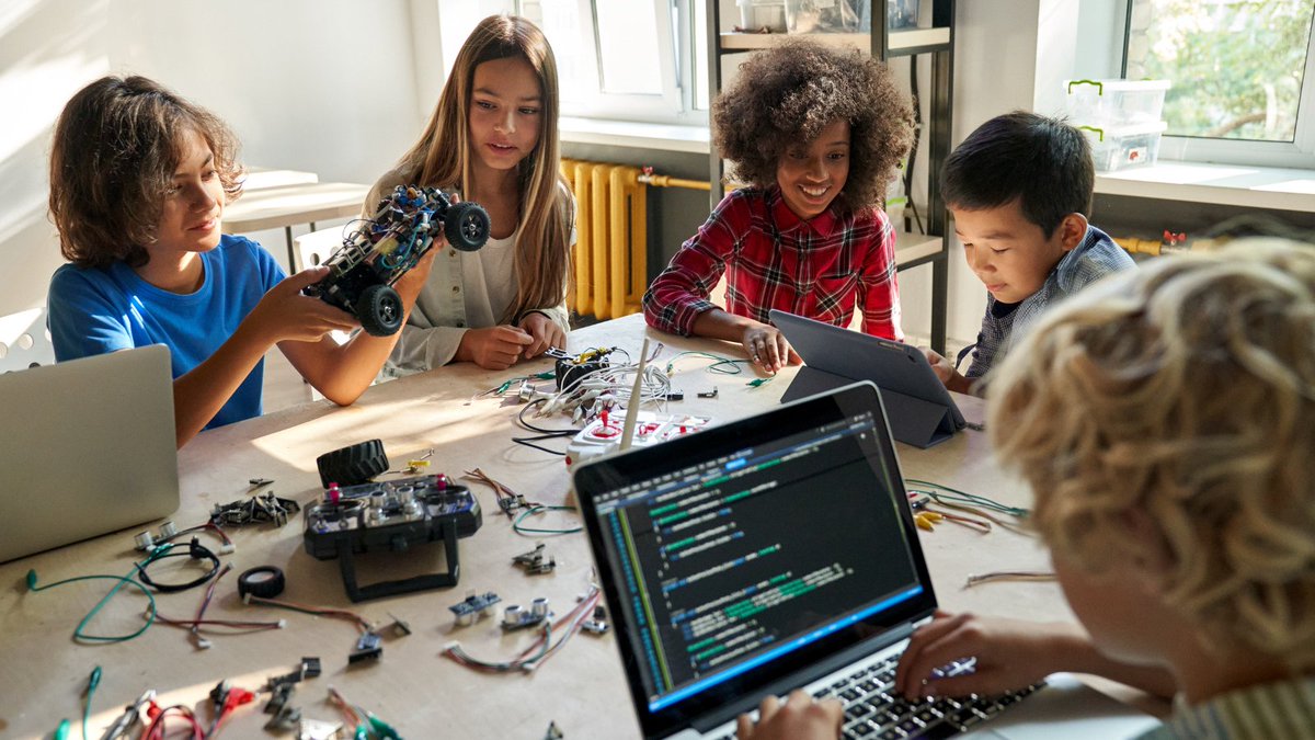 techturnup's tweet photo. Join us in bridging the opportunity gap for disadvantaged youth in DC through tech and art. #OpportunityGap #TechTurnUp https://t.co/Hdvl5deneg