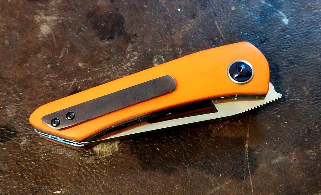 AndreErasmus63's tweet image. Introducing 'Pocket Rocket', a slim, elegant folder with a Lohmann L4528 stainless steel blade on bronze shims in a titanium frame. She has a crystal titanium backstrap and wears G10 handles.
#knifedaily #knifeforsale #knifefanatic #knifenut #linerlock #pocketknife #folderknife