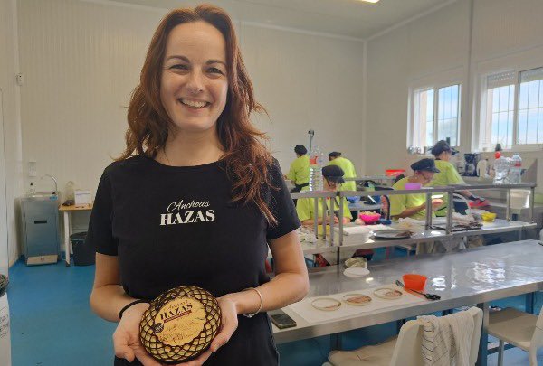 Los tortos inundan de sabor a Oviedo, mientras Avilés instala casetas gastronómicas y Nava escancia las mejores sidras. Entrevistamos a Ana Labad, de <a href="/anchoashazas/">Anchoas Hazas</a>. Y conocemos mejor al nuevo presidente de la D.O. Cangas, Adrián Fernández. 
cope.es/emisoras/astur…