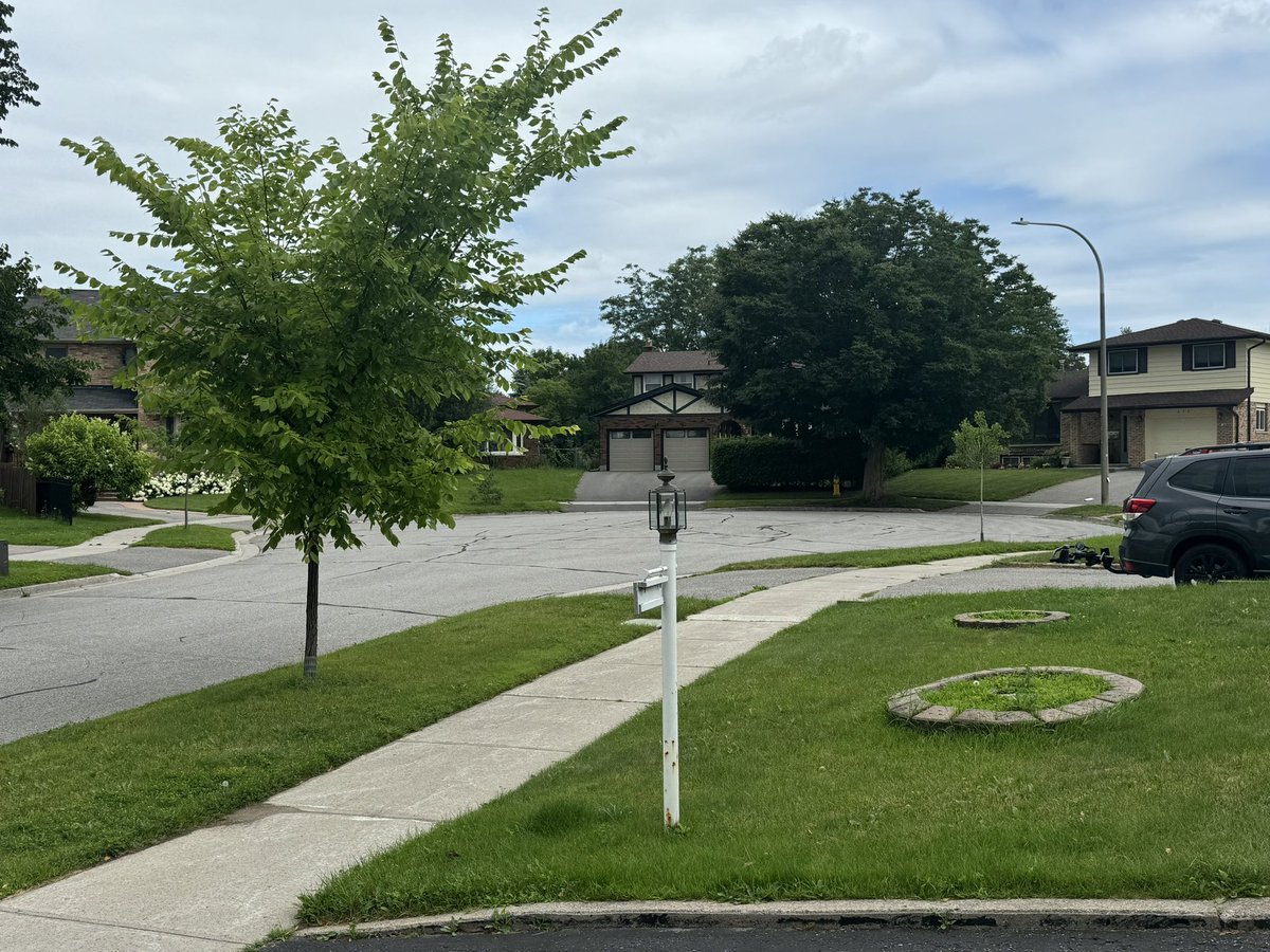 charmcconkey's tweet photo. New Listing COMING SOON to https://t.co/Aq9bMWJ3gP 
#552 Humber Rd. on cul-de-sac in Ptbo  $559,900 backs onto green space https://t.co/6IMI9hvaUS