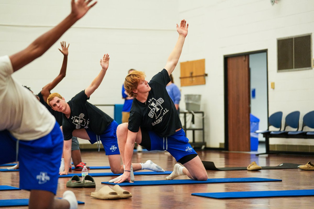 IndStBasketball's tweet photo. Our weekly dose of yoga with @SHamilton_ATC  🧘

#MarchOn https://t.co/8i2T8EfdAL