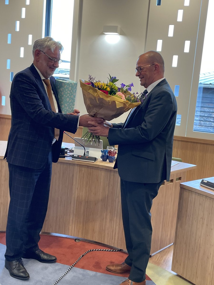 SGPMolenlanden's tweet photo. Vanavond namen we afscheid van @vatpiet als wethouder van @Molenlanden_Gem. We danken hem voor alles wat hij voor de gemeenschap van deze mooie gemeente #Molenlanden heeft gedaan. Soli Deo Gloria! https://t.co/SMYsdZ3yDk