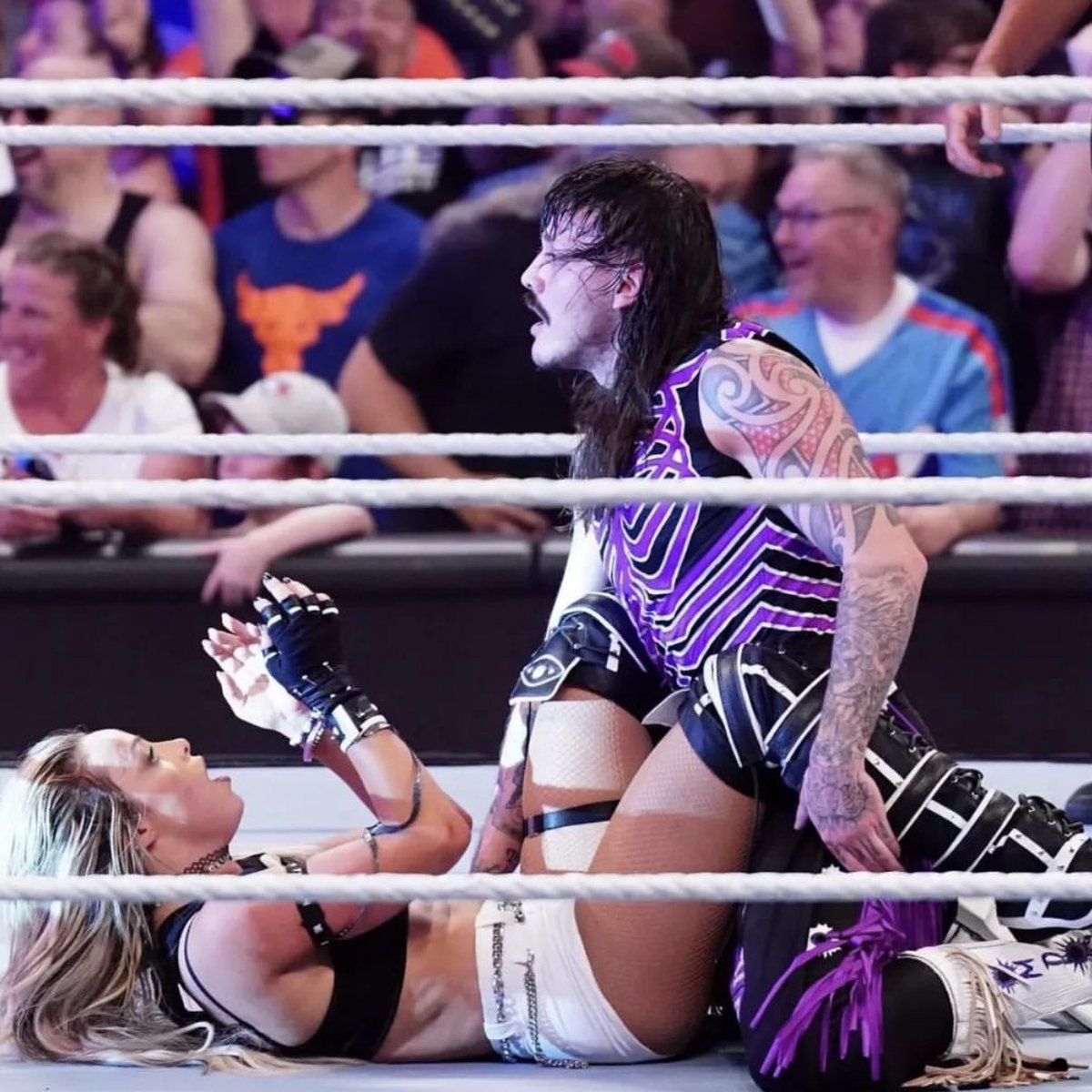 gay4ripley's tweet photo. streamers react to Rhea Ripley’s return 
- A thread https://t.co/KYko0aVNF0