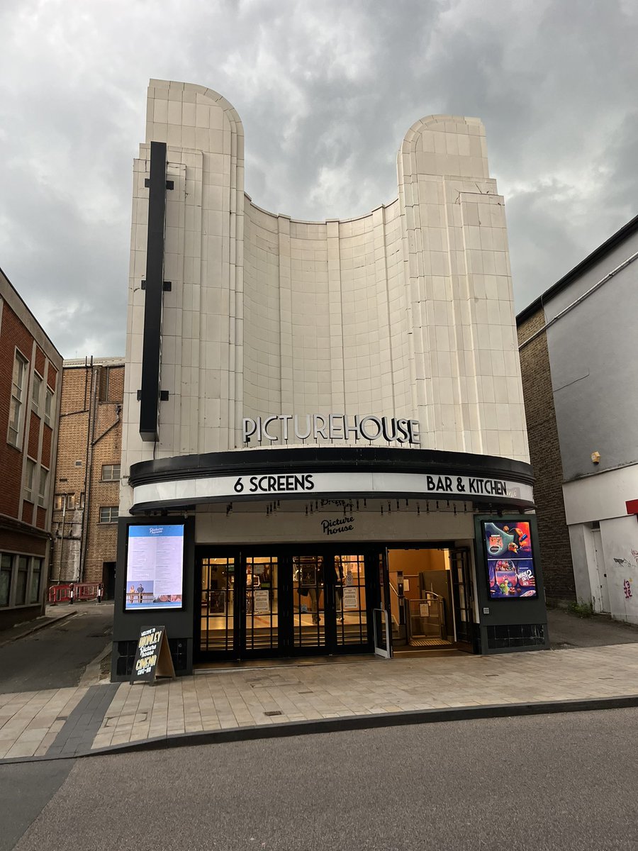 KestonTheo's tweet photo. A fantastic turnout for the first #SaveBromleyPicturehouse meeting! Sam Webber Lib Dem councillor, members of the Bromley Civic Society and @SaveDavidLean cinema all spoke on what was a very inspiring and rousing call to arms. Very hopeful going forward! 📽️ https://t.co/Ibe6fHZOWb
