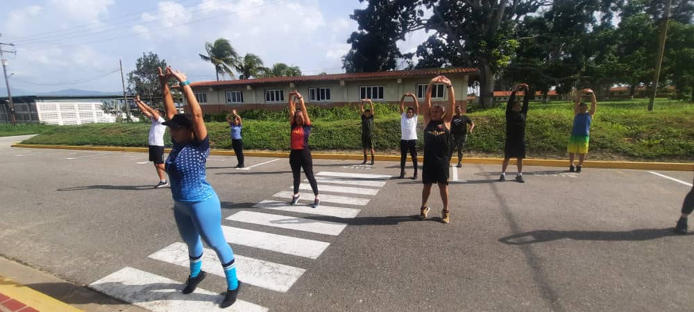 civiscea50's tweet photo. 📢 #Entérate || El personal de este centro en coordinación con la @SUNADYaracuy participaron en la actividad de bailoterapia, rompiendo la cadena de estrés laboral e incentivando a la prevención sobre materia de psicotrópicos y estupefacientes.
#FANB
#SoloUnidosVenceremos
#11Jul https://t.co/QiTmrD5pqm