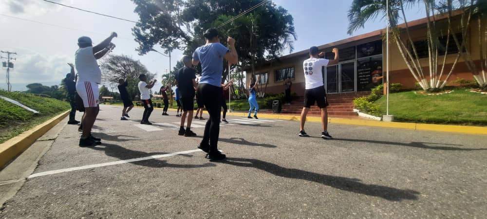 civiscea50's tweet photo. 📢 #Entérate || El personal de este centro en coordinación con la @SUNADYaracuy participaron en la actividad de bailoterapia, rompiendo la cadena de estrés laboral e incentivando a la prevención sobre materia de psicotrópicos y estupefacientes.
#FANB
#SoloUnidosVenceremos
#11Jul https://t.co/QiTmrD5pqm