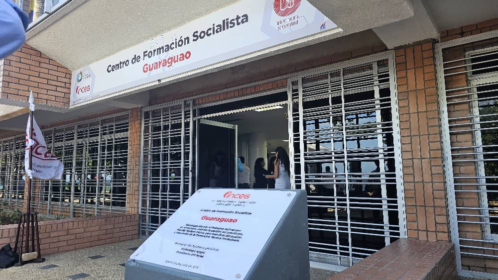 #EnFotos | Develan la placa de inauguración del Centro de Formación Guaraguao el alcalde del municipio Mariño Asdrúbal Rincones ; José Antonio González; autoridad única de la Zona Económica Especial de Nueva Esparta, Samir Al Attrach; el  jefe del despacho de la gobernación,