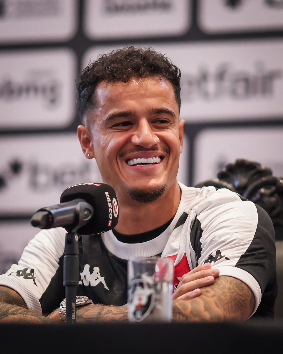 brfootball's tweet photo. Philippe Coutinho's back at home with Vasco da Gama 🖤🤍 https://t.co/ZDuZNsEaHi