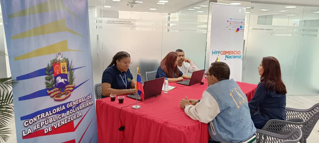 El representante de la #CGR, Dr. Jhosnel Peraza, anunció que el Ministerio del Poder Popular para Comercio Nacional es el primer ente de la Administración Pública Nacional en cumplir a cabalidad con la actualización de la #DJP de sus funcionarios de alto nivel y de confianza.