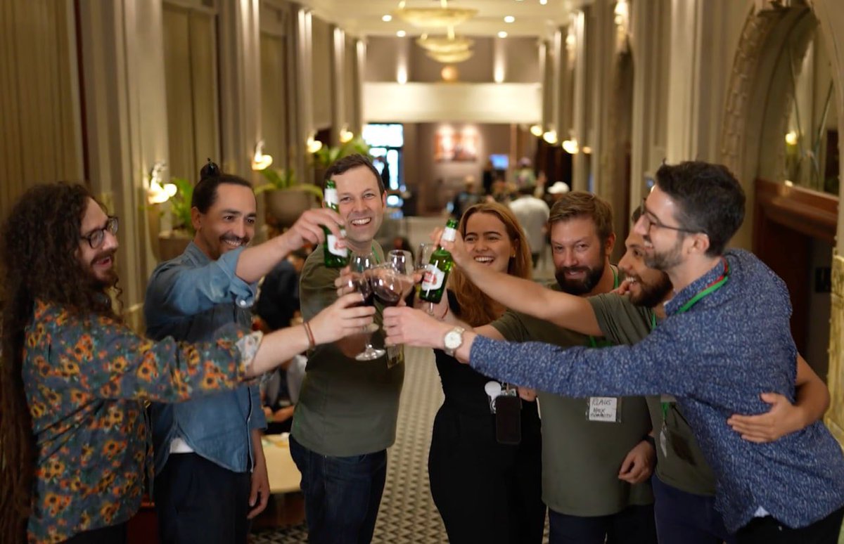 HackHumanityCo's tweet photo. Also, not without the @HackHumanityCo team 💪

Teamwork truly makes the dream work!! Arbinauts, we hope to see you all soon. 

Tag below someone you want to go to the next #GovHack with👇💙 https://t.co/n0uCU4PgEj