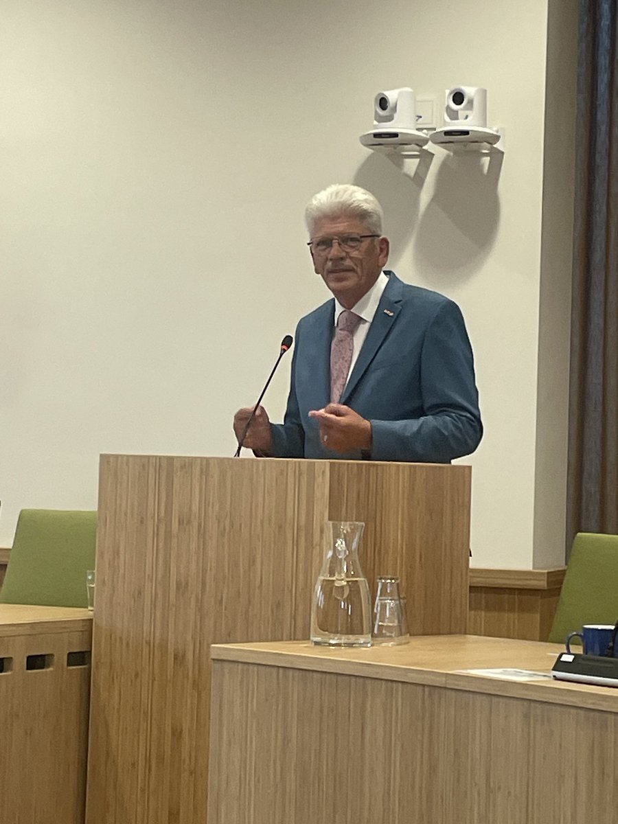 SGPMolenlanden's tweet photo. Daarnaast werd Harmen Akkerman geïnstalleerd als wethouder voor de gemeente. We wensen hem veel succes en Gods zegen bij zijn werk! https://t.co/Ua7fEhNrcZ