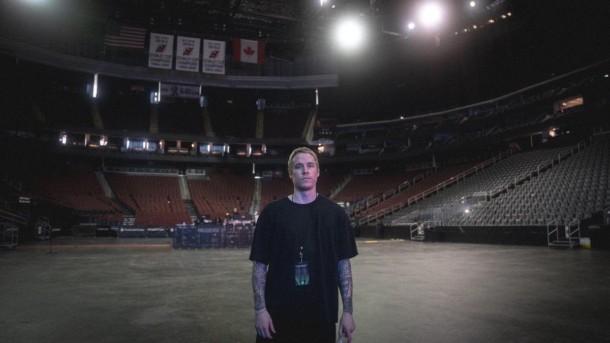 thestorysofarca's tweet photo. Oakland tonight.

📷Eric Soucy https://t.co/VlO4HRdiXg