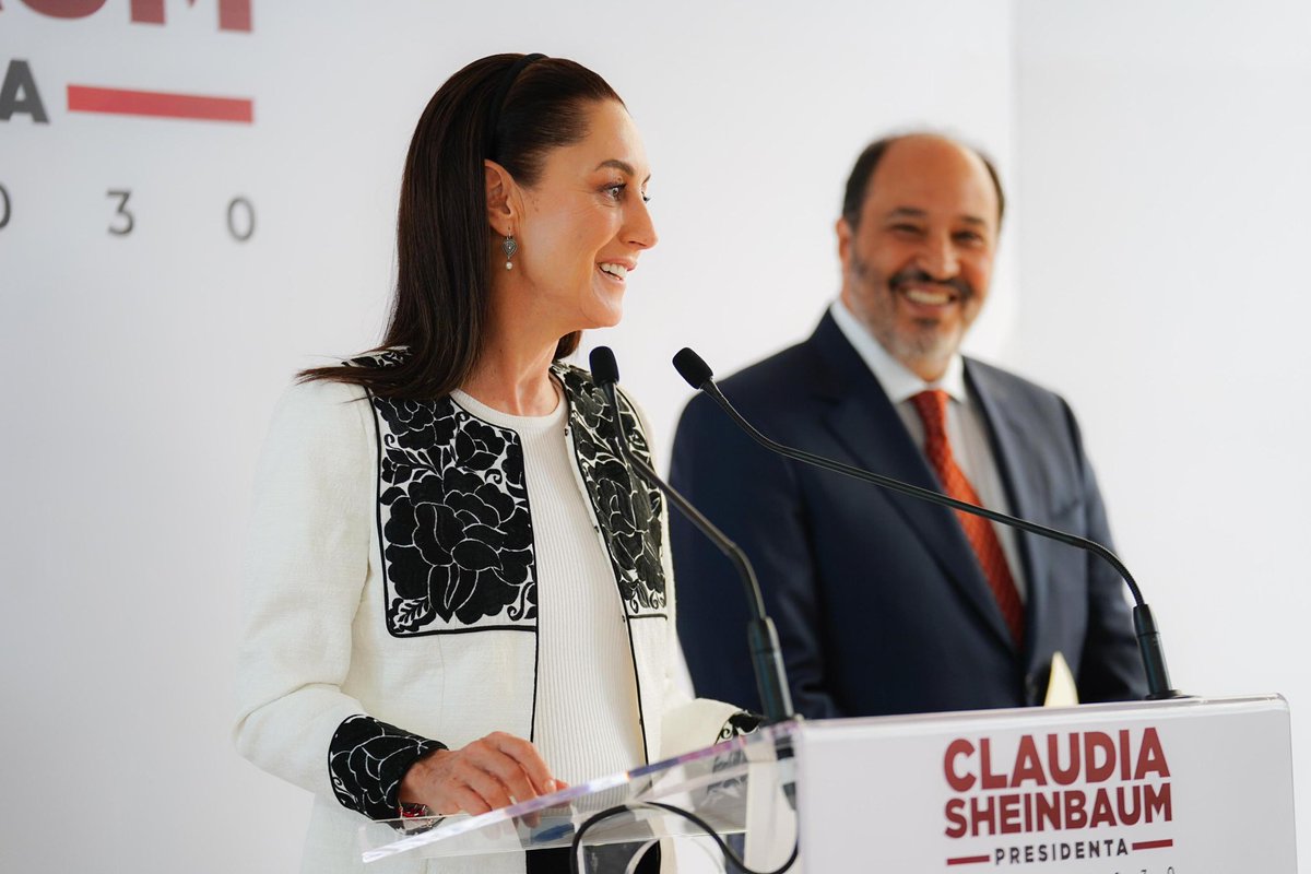 PartidoMorenaMx's tweet photo. Nuestra presidenta electa, @claudiashein, anunció hoy que Lázaro Cárdenas Batel será el próximo Jefe de la Oficina de la Presidencia de la República.

Todas y todos juntos, vamos a construir el segundo piso de la Cuarta Transformación. https://t.co/FB2re3qMG3