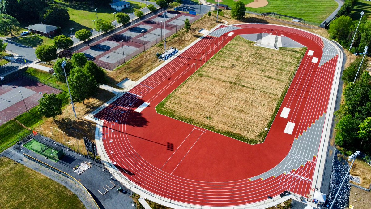 BeynonSports's tweet image. A track fit for Royals! The new Track &amp;amp; Field Complex at @EMU_News just welcomed a state-of-the-art BSS 1000 13mm embedded surface from @BeynonSports, covering 9,550 sq. yds. 🏃‍🔴💥 ‍@EMU_Athletics

#MakingFastLookGood #RoyalPride #TrackandField #Running #SportsConstruction…