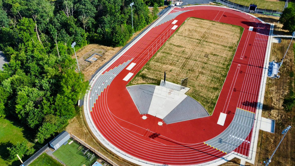 BeynonSports's tweet image. A track fit for Royals! The new Track &amp;amp; Field Complex at @EMU_News just welcomed a state-of-the-art BSS 1000 13mm embedded surface from @BeynonSports, covering 9,550 sq. yds. 🏃‍🔴💥 ‍@EMU_Athletics

#MakingFastLookGood #RoyalPride #TrackandField #Running #SportsConstruction…
