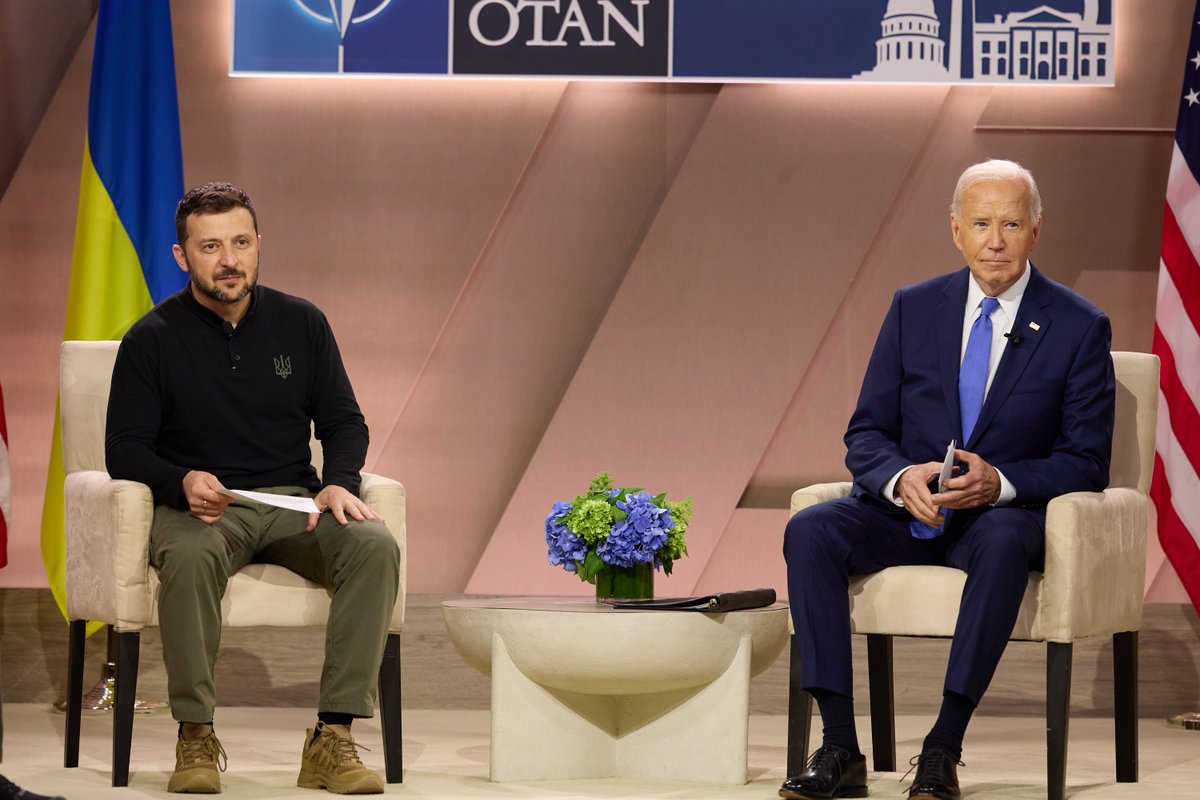 ZelenskyyUa's tweet photo. Цінуємо рішення Президента США Джозефа Байдена щодо посилення нашої протиповітряної оборони – п’ять нових «петріотів» і десятки інших систем. Сильне рішення, яке допоможе нам боротися з російським терором. 

Дякую Президенту Байдену, команді, адміністрації, Конгресу – обом партіям, обом палатам – і всьому американському народу за життєво важливу підтримку народу України. Разом ми рятуємо життя наших людей. 

🇺🇦 🇺🇸